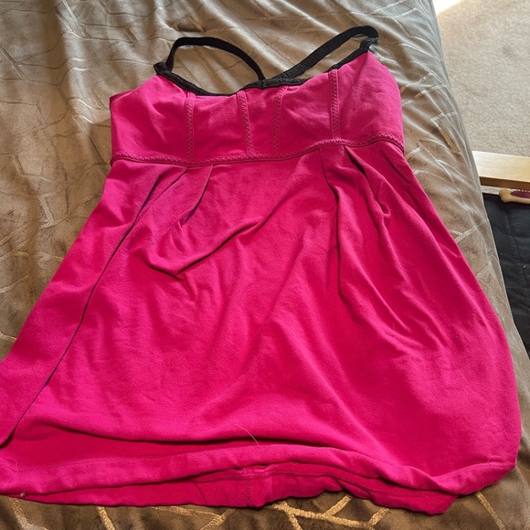 3 small size 6 Lululemon tanks! Great condition - Picture 2 of 6
